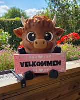 Velkommen-skilt med highland-ko i lyserød – standardversion med hjerte