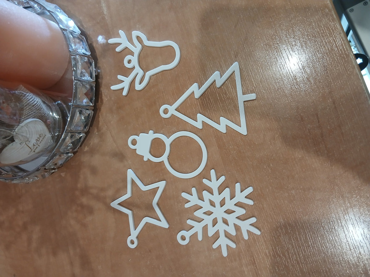 Set of 5 flat Christmas ornaments: tree, star, reindeer, snowflake and snowman