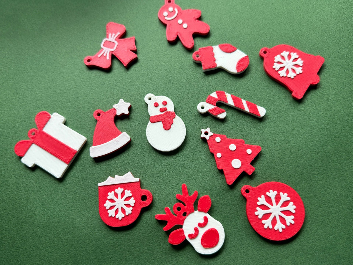 Twelve keyrings with Christmas motifs