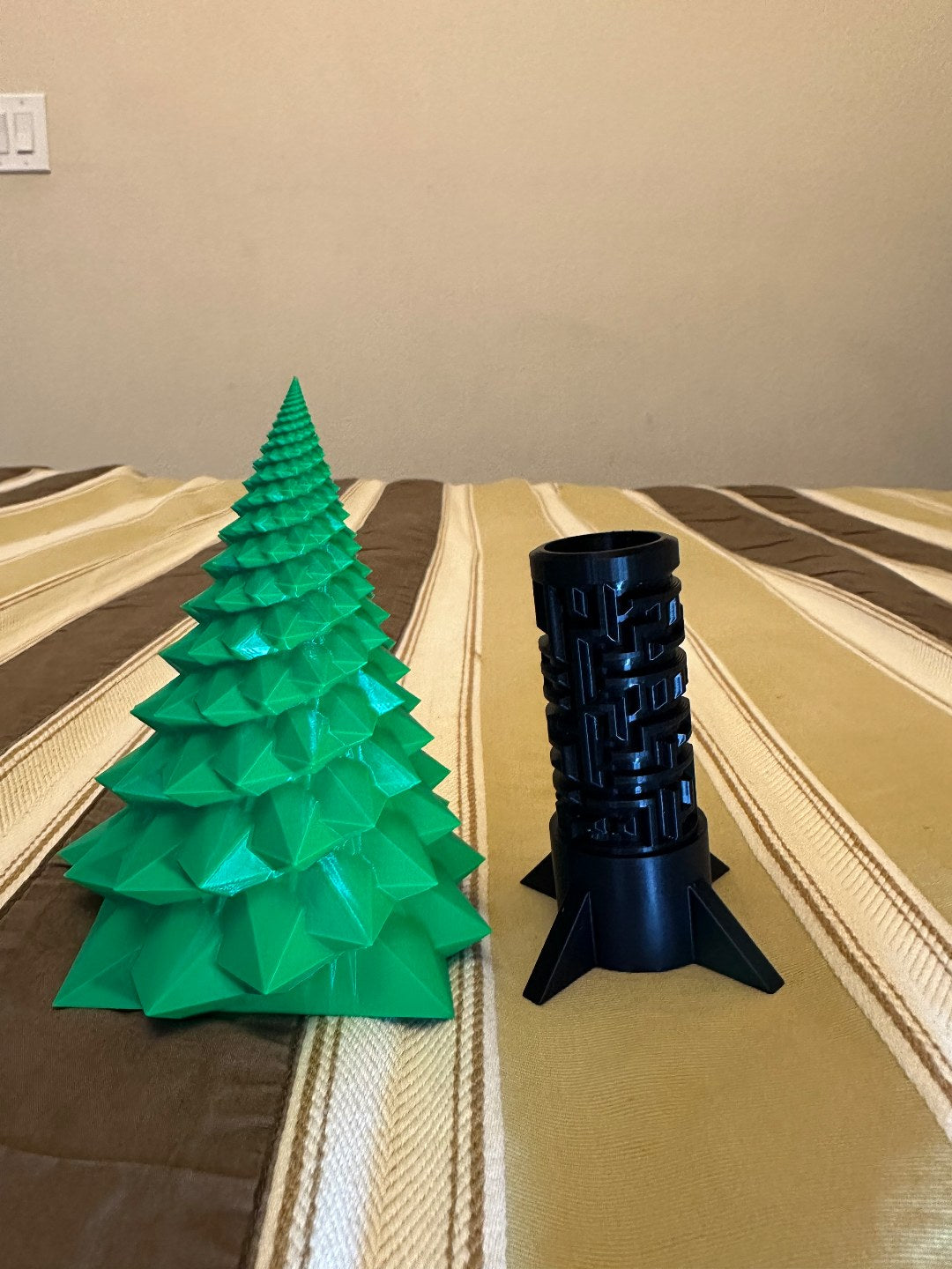 Christmas tree puzzle box for small gifts