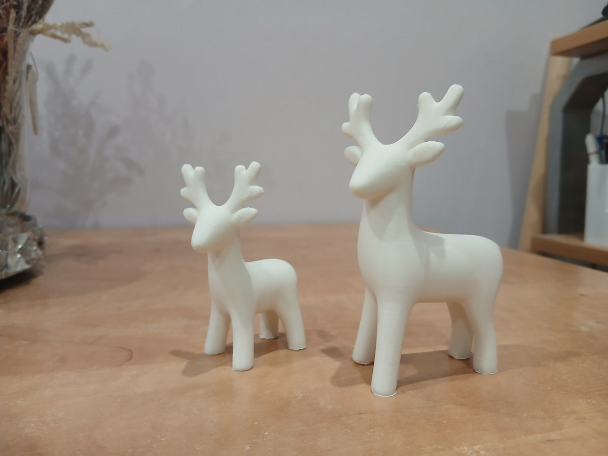 Minimalist reindeer figure in 2 sizes