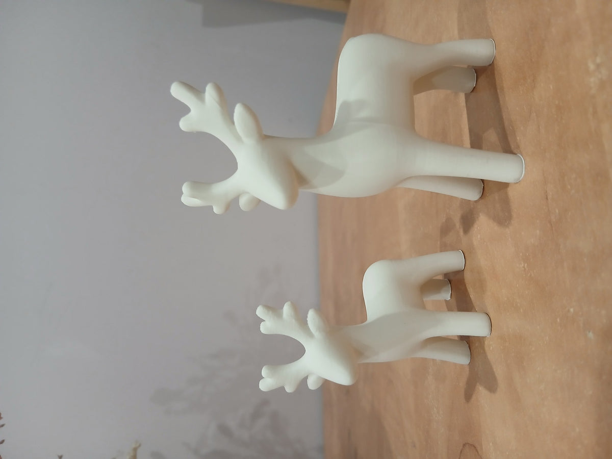 Minimalist reindeer figure in 2 sizes