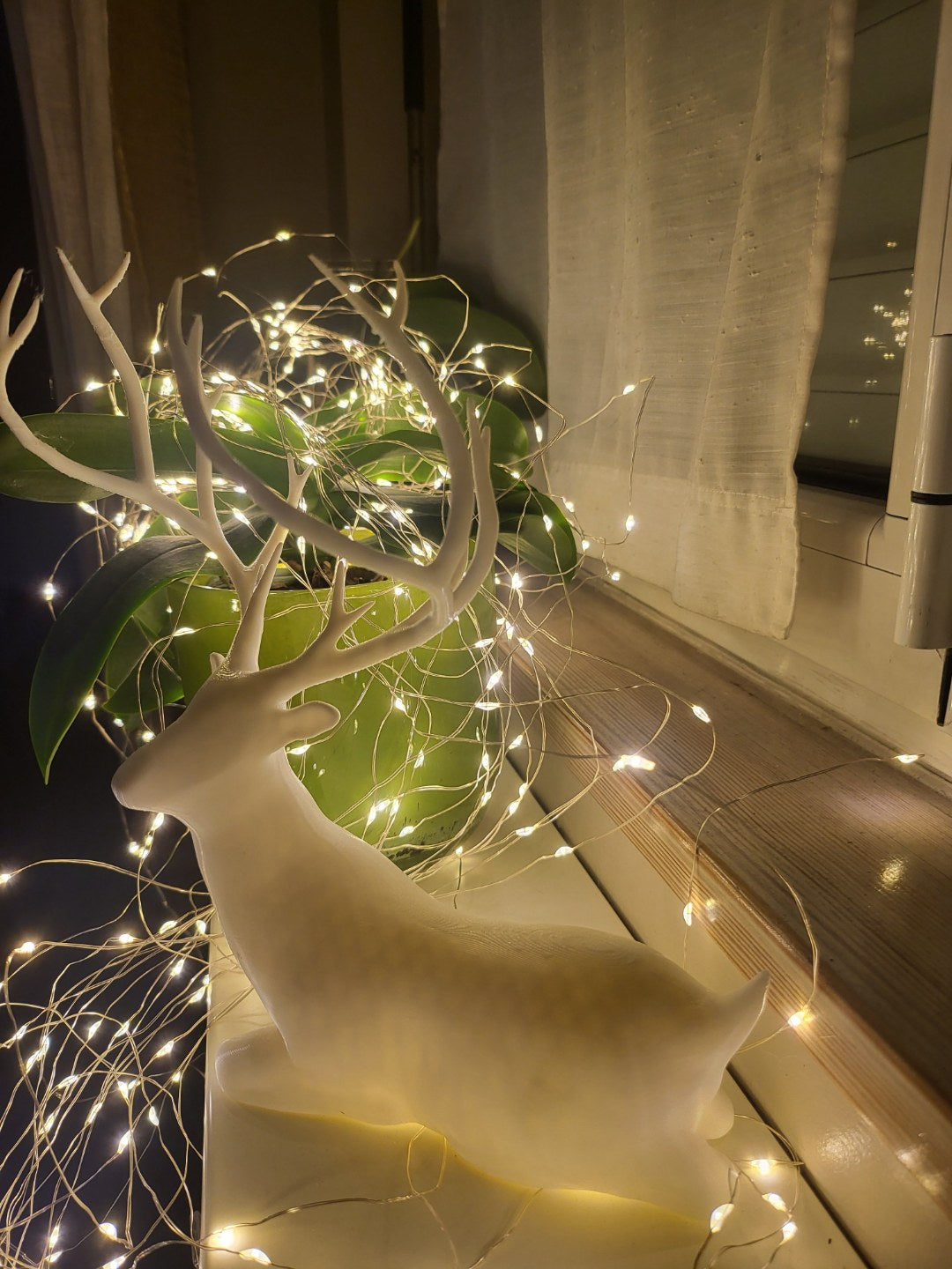 Sitting reindeer figure, Christmas decoration