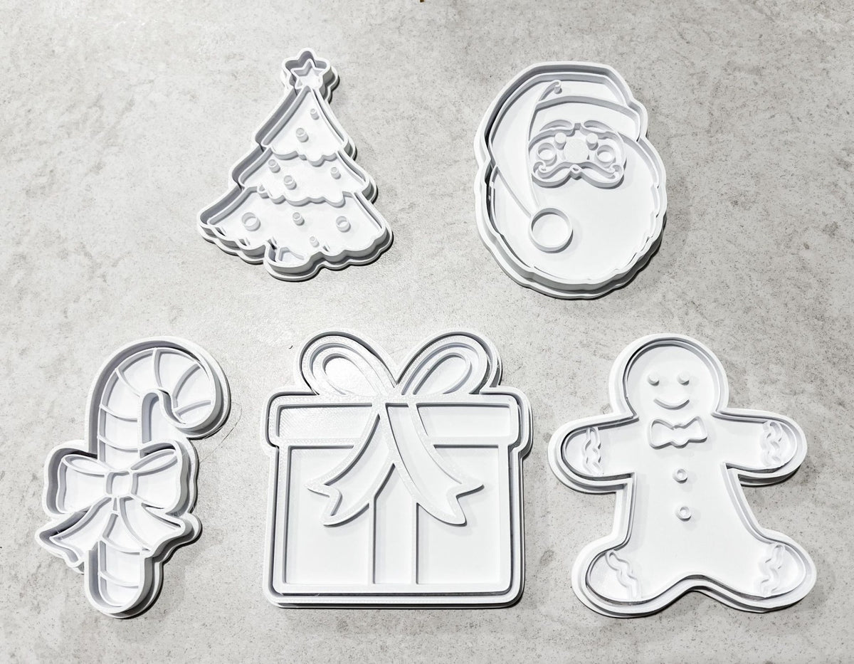 Cookie cutters and stamps with Christmas motifs