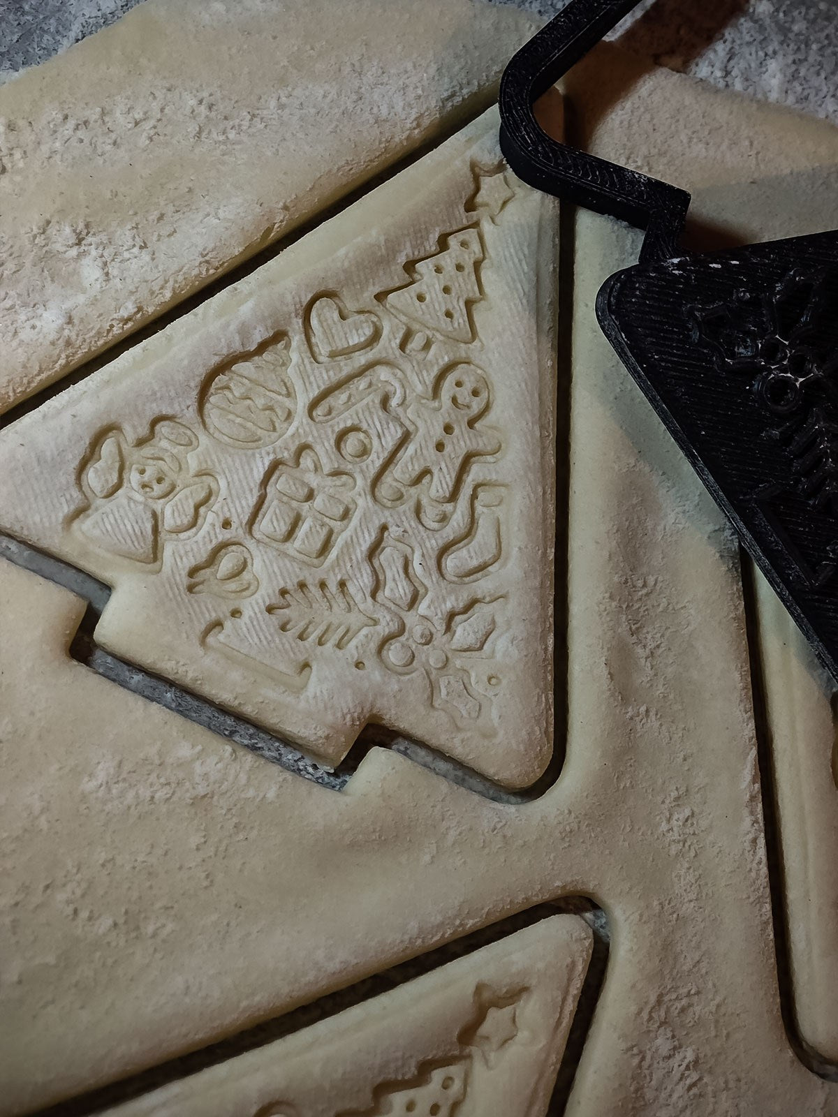 Christmas tree cookie cutter with stamp