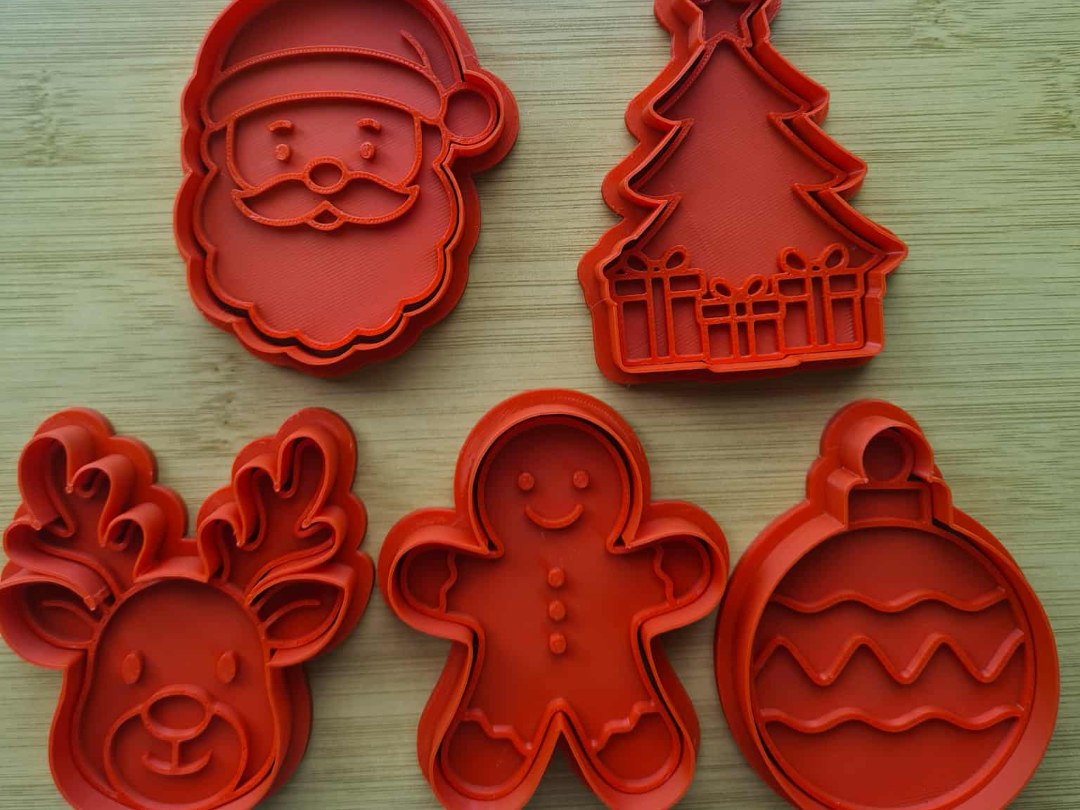 Cookie cutters with traditional Christmas motifs