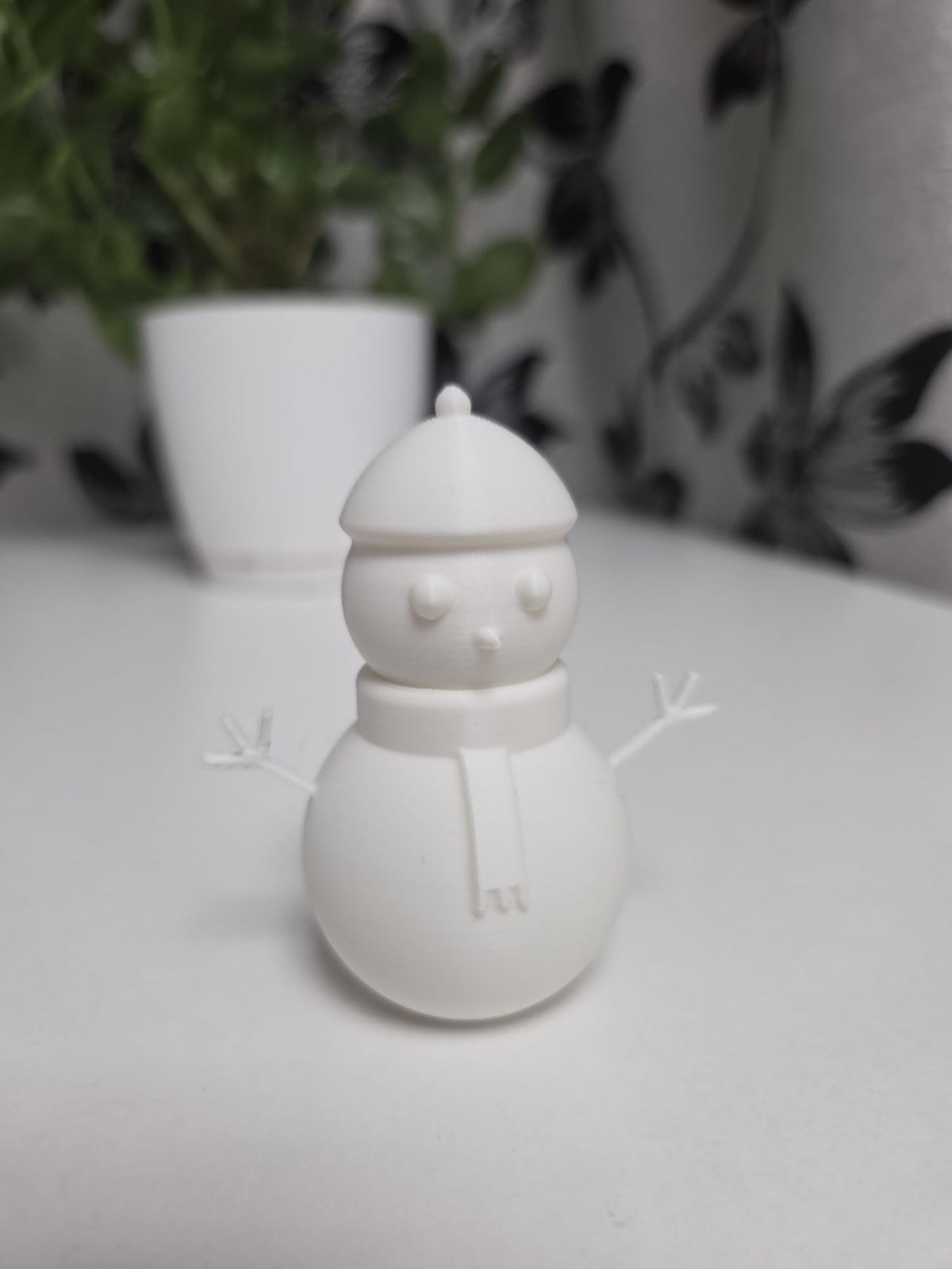 Minimalist smiling snowman figure