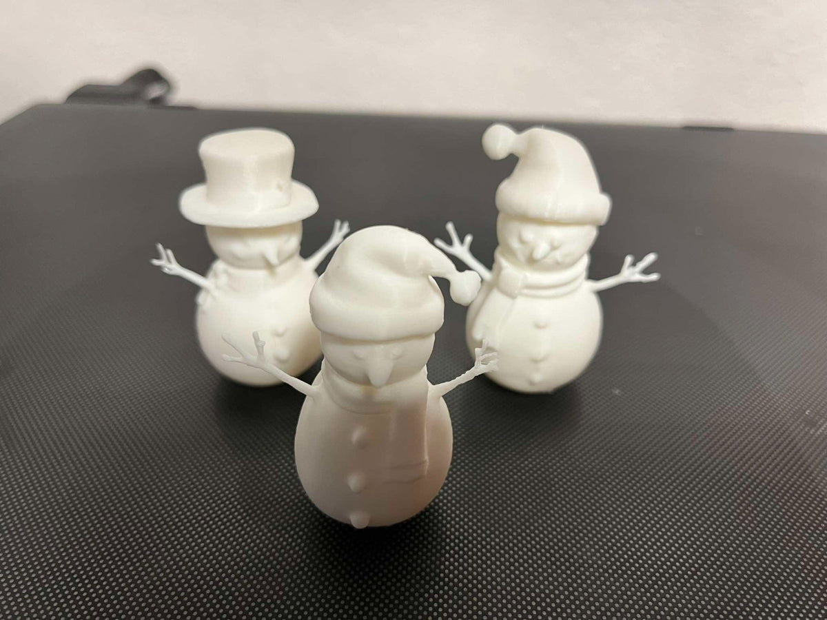 Set of 3 cute winter snowman figures
