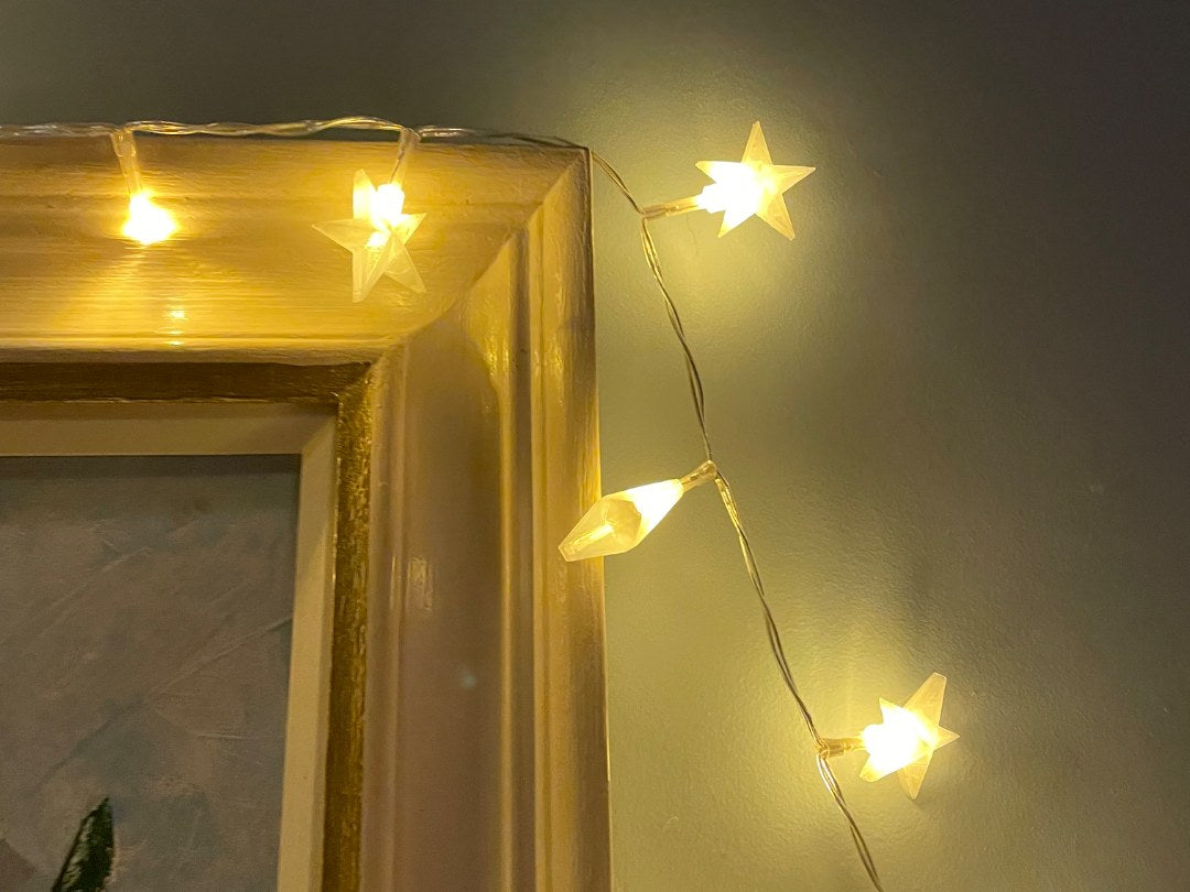 Star-shaped covers fitted on a string of lights