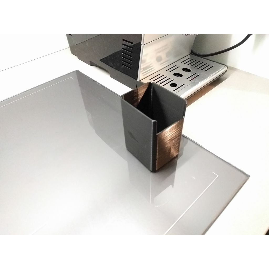 Custom drip tray for DeLonghi coffee machines